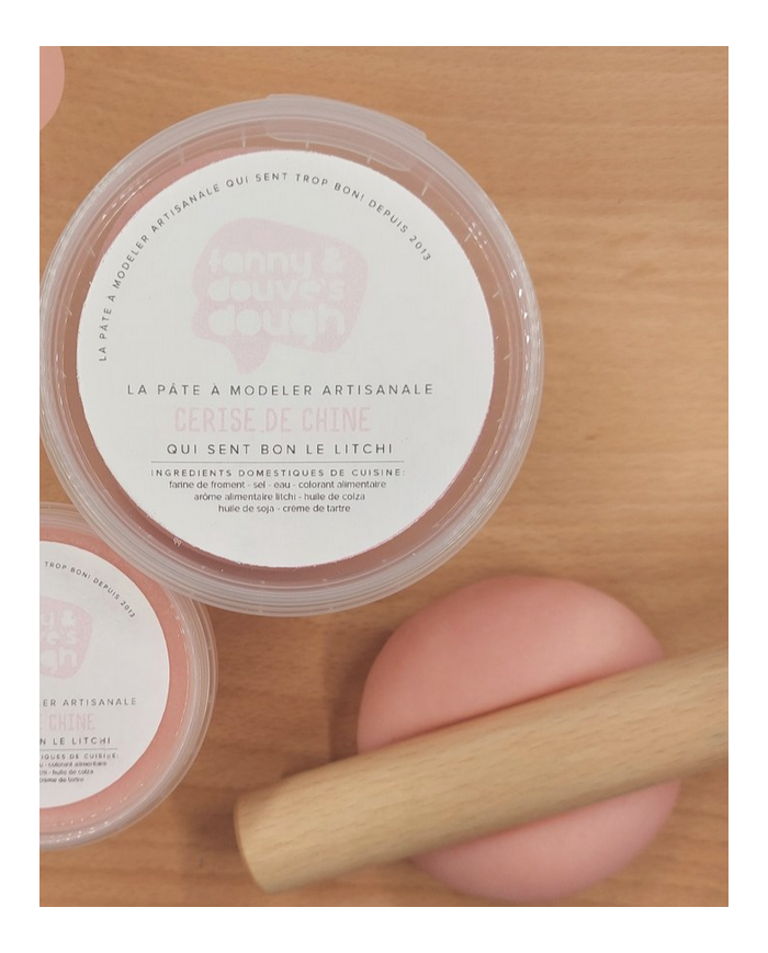 Fanny'n Douve's Dough - Pâte à modeler - Cerise de Chine Fanny'n Douve's Dough - Pâte à modeler - Cerise de Chine