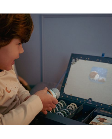 LITTLE DUTCH – Lampe de poche à histoires - Bleue LITTLE DUTCH – Lampe de poche à histoires - Bleue